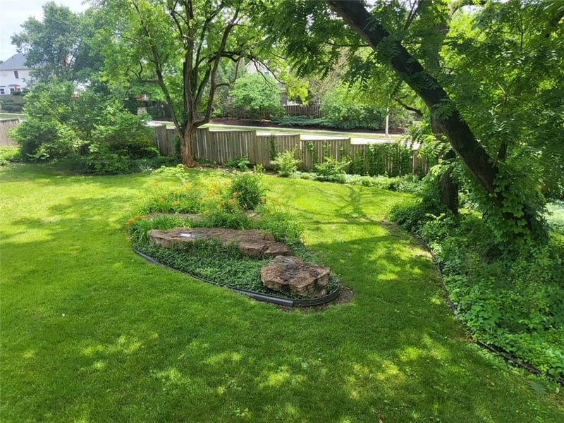 11703 102nd Pl, Overland Park, KS 66214