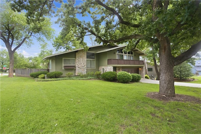 11703 102nd Pl, Overland Park, KS 66214