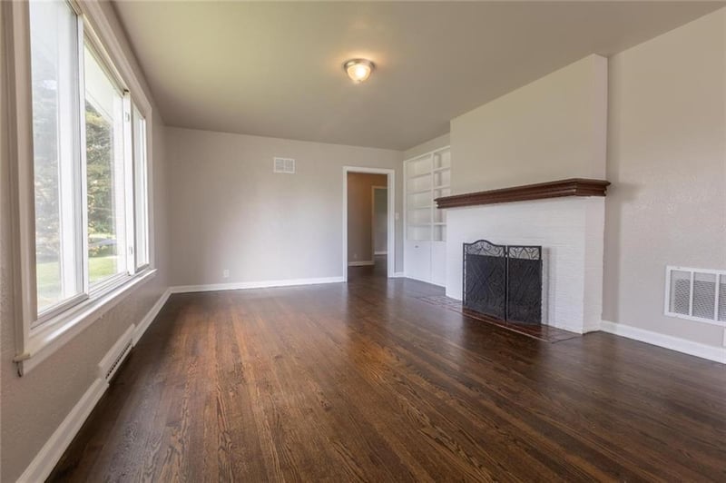 216 83rd Ter, Kansas City, MO 64118