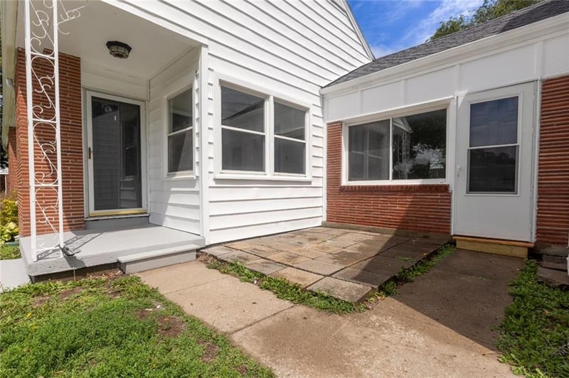 216 83rd Ter, Kansas City, MO 64118