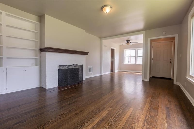 216 83rd Ter, Kansas City, MO 64118