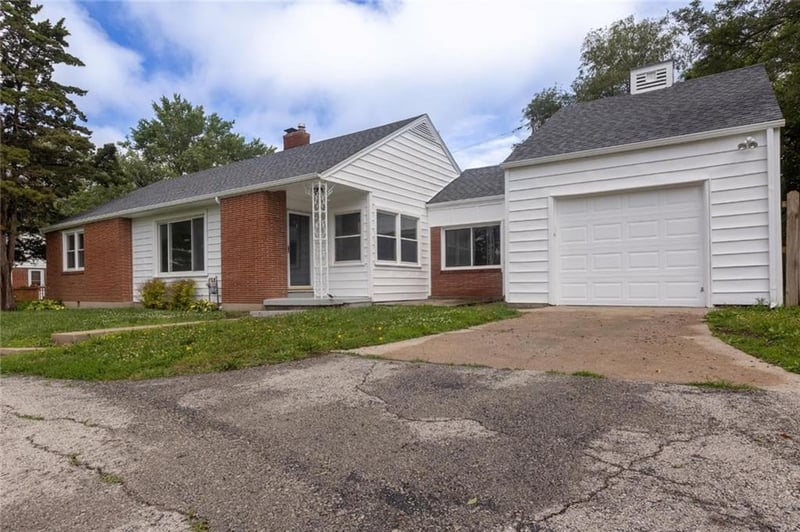 216 83rd Ter, Kansas City, MO 64118