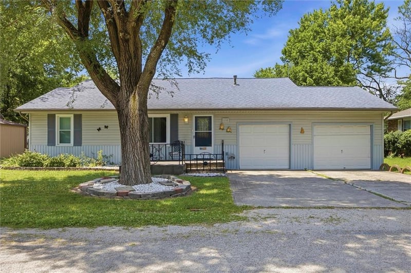 818 Houston St, Adrian, MO 64720