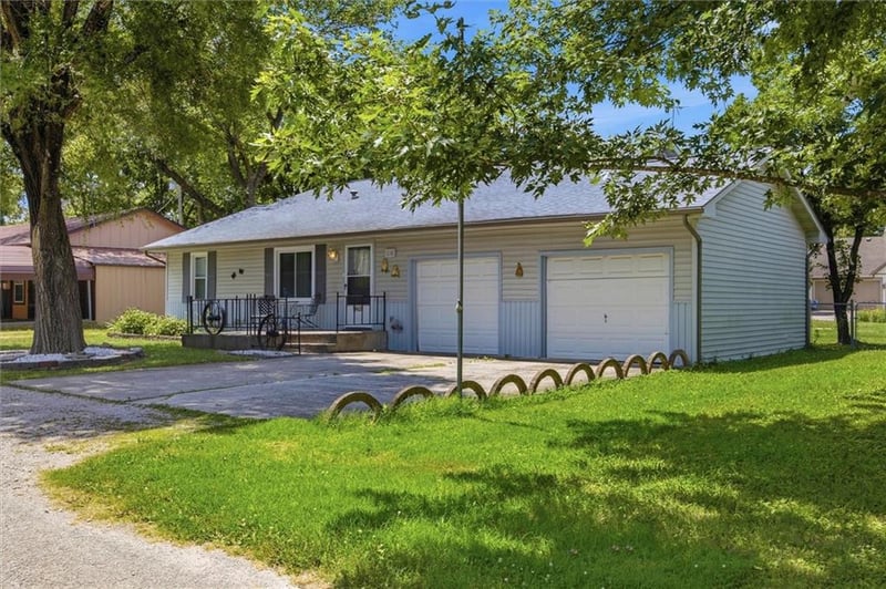 818 Houston St, Adrian, MO 64720