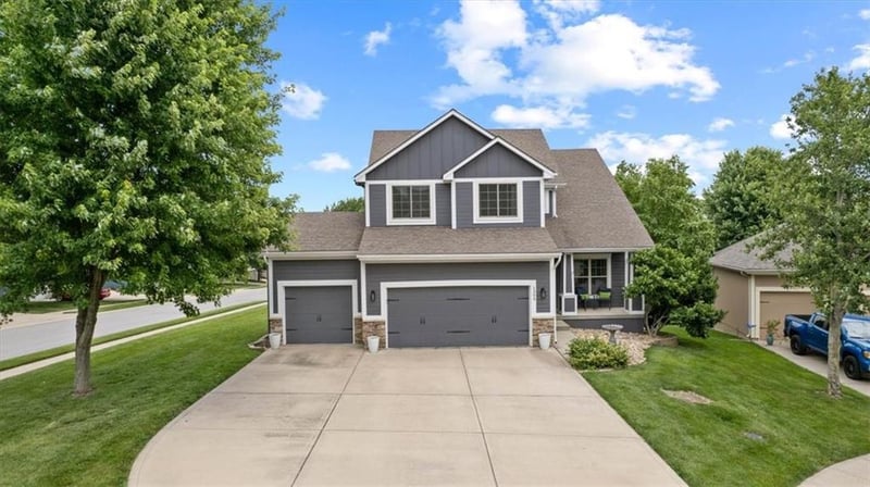 1304 Ashdown Cir, Raymore, MO 64083