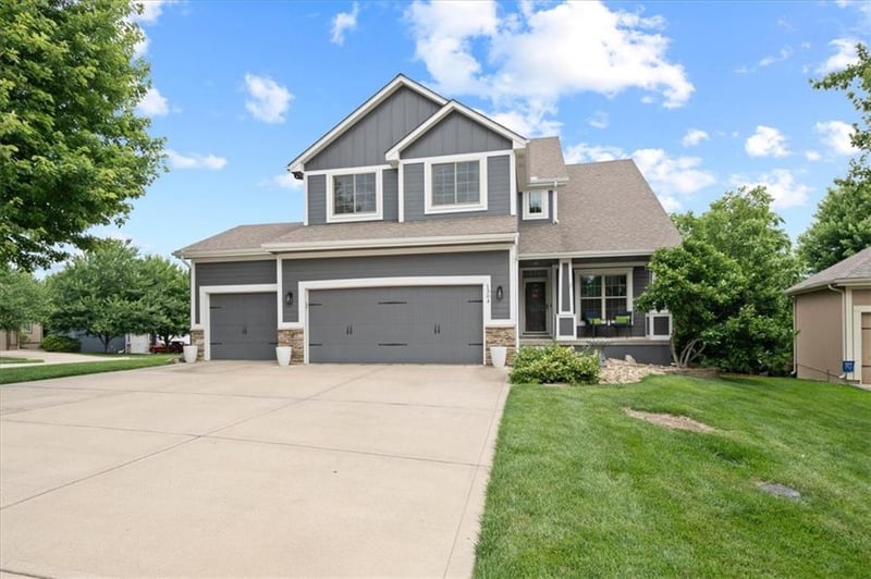 1304 Ashdown Cir, Raymore, MO 64083