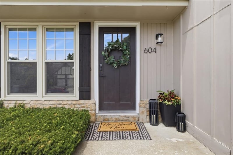 604 Burning Tree St, Lee's Summit, MO 64064