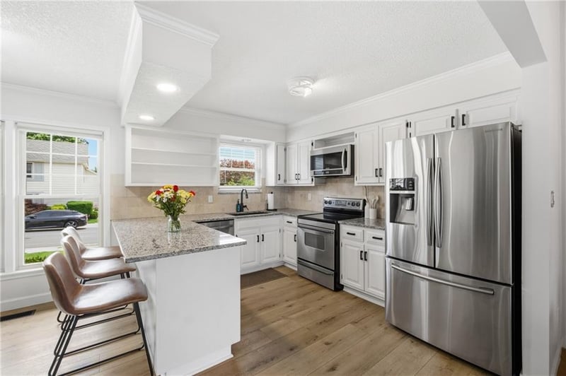 604 Burning Tree St, Lee's Summit, MO 64064