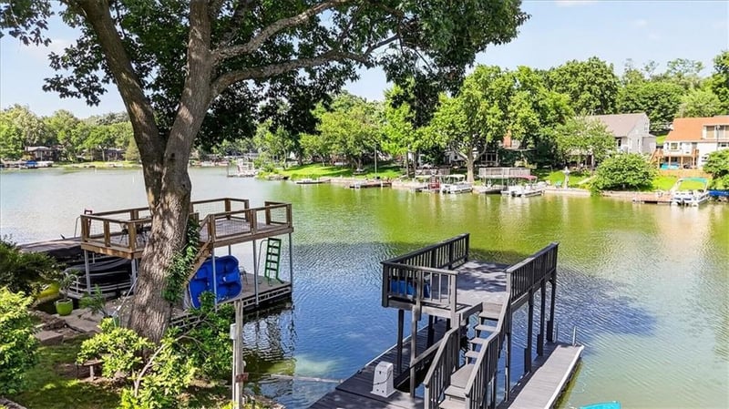 36 Beach Dr, Lake Tapawingo, MO 64015