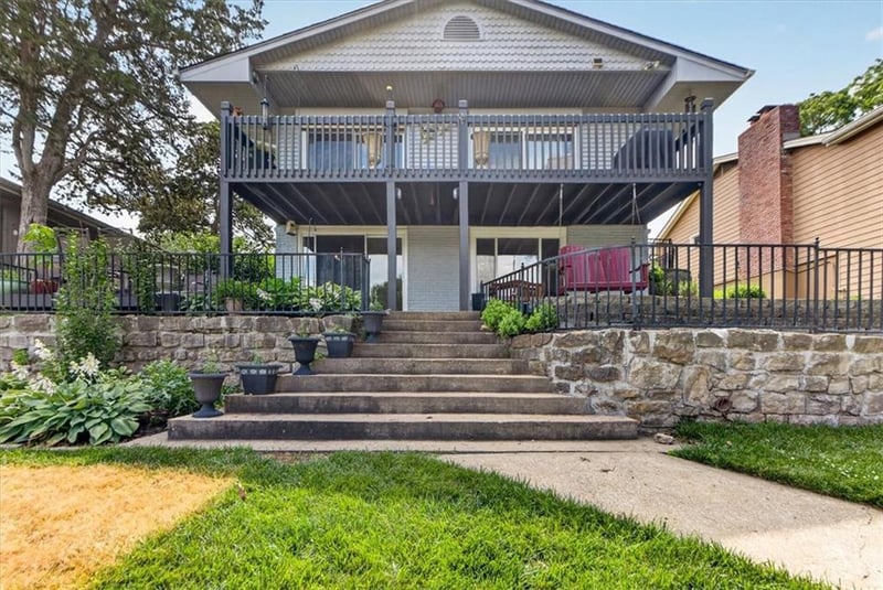 36 Beach Dr, Lake Tapawingo, MO 64015