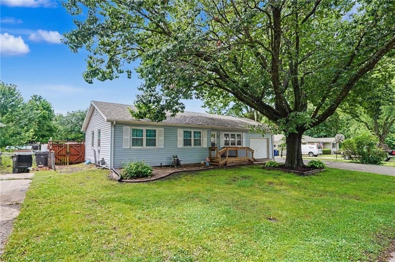 1615 Glenn Dr, Lawrence, KS 66044