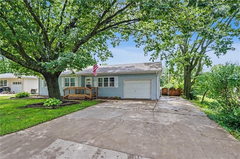 1615 Glenn Dr, Lawrence, KS 66044