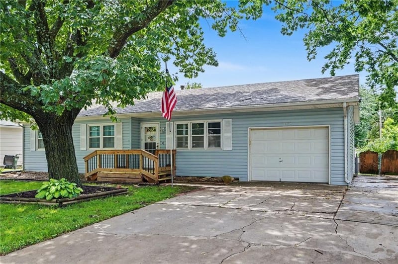 1615 Glenn Dr, Lawrence, KS 66044