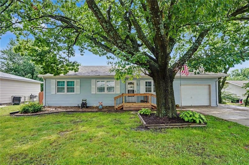 1615 Glenn Dr, Lawrence, KS 66044