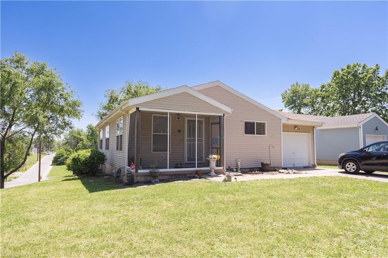 1917 14th St, Kansas City, KS 66104