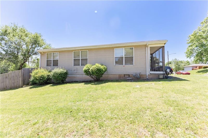 1917 14th St, Kansas City, KS 66104