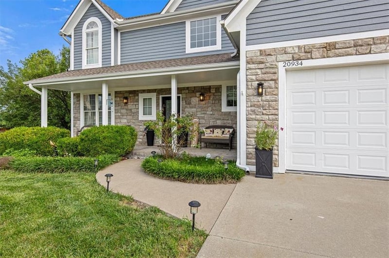20934 Cottonwood Cir, Spring Hill, KS 66083