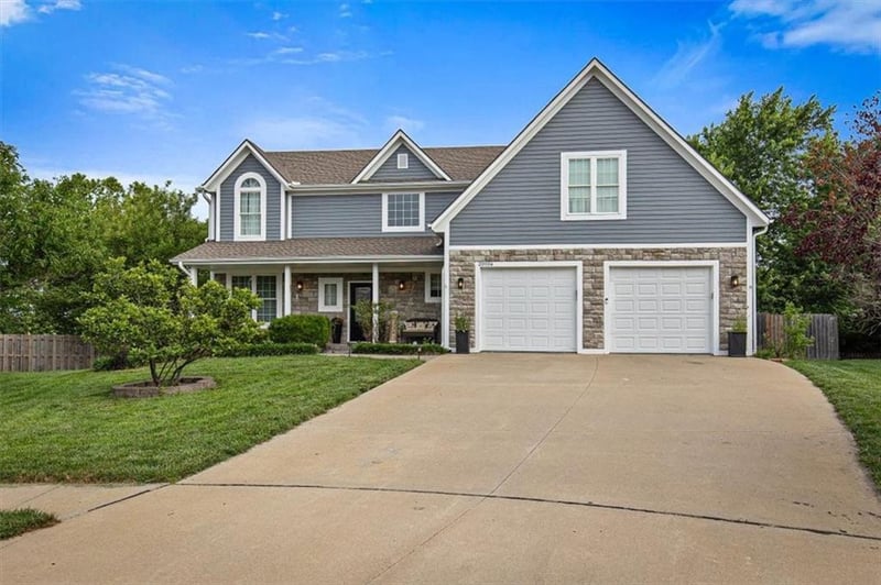 20934 Cottonwood Cir, Spring Hill, KS 66083