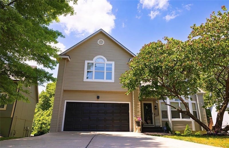 1122 Blue Bird Ln, Liberty, MO 64068
