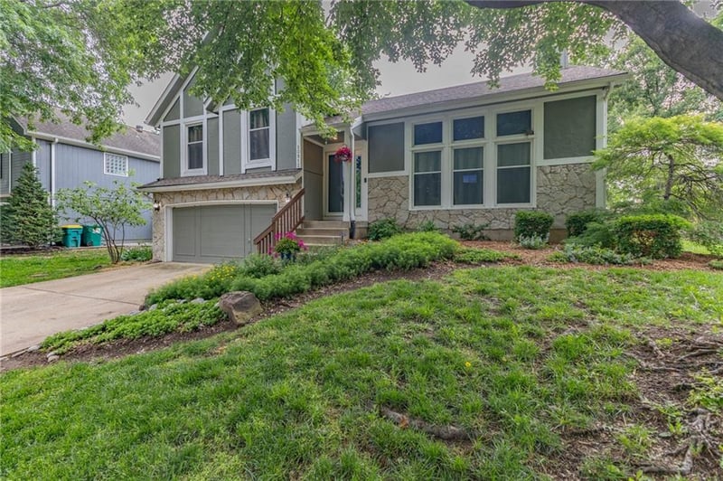 10912 Cottonwood St, Lenexa, KS 66215