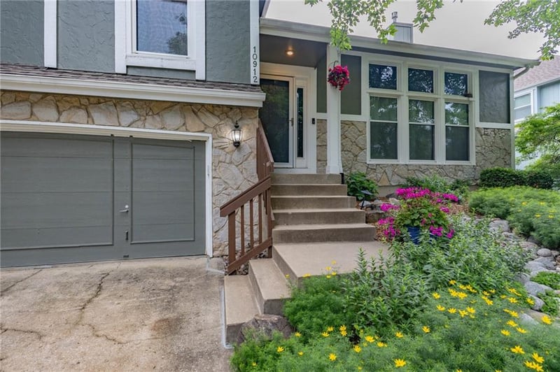 10912 Cottonwood St, Lenexa, KS 66215