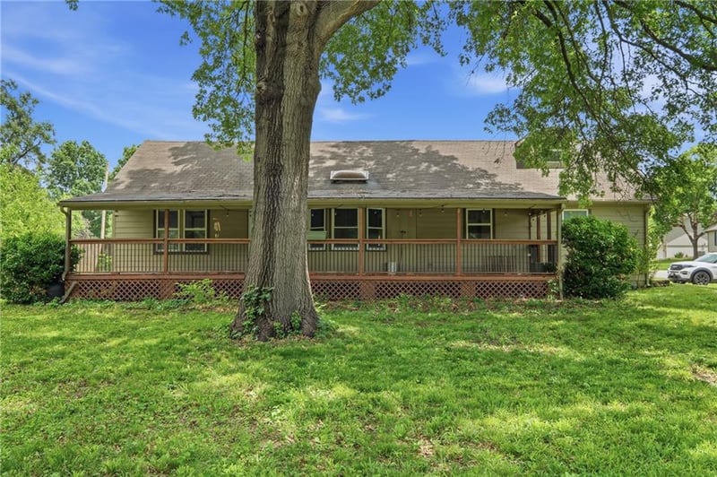 3209 155th St, Basehor, KS 66007