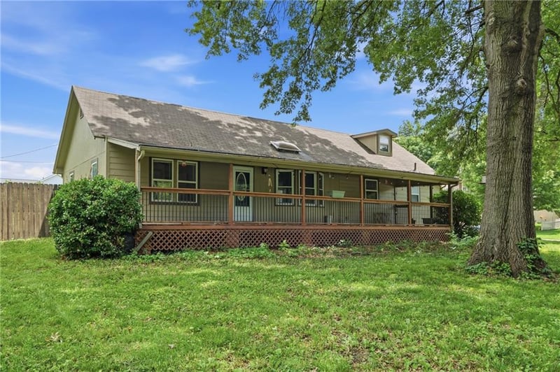 3209 155th St, Basehor, KS 66007