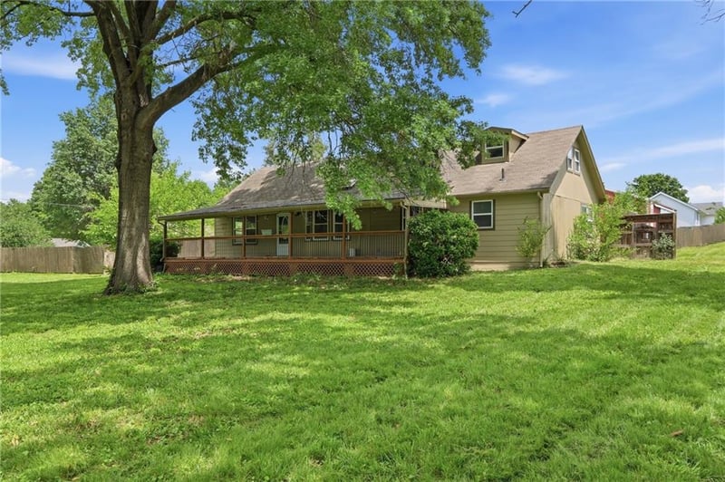 3209 155th St, Basehor, KS 66007
