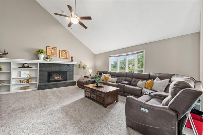 6888 W 185th Ter, Stilwell, KS 66085