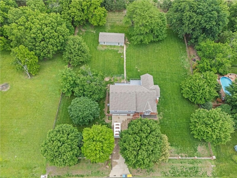 6888 W 185th Ter, Stilwell, KS 66085