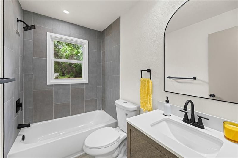 9905 71st Ter, Raytown, MO 64133