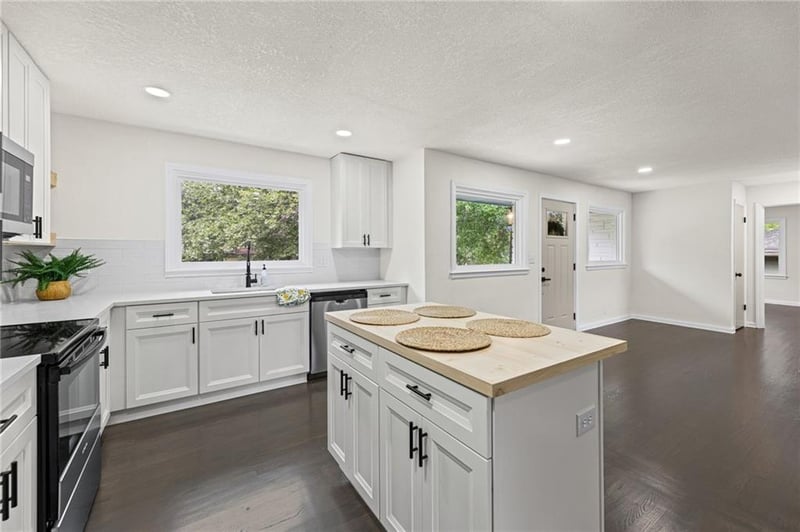 9905 71st Ter, Raytown, MO 64133
