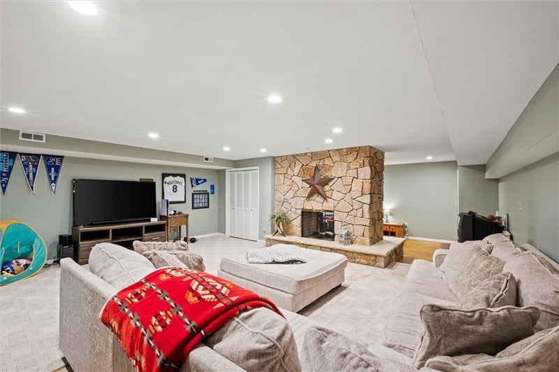 402 Lees Circle Dr, Fort Scott, KS 66701