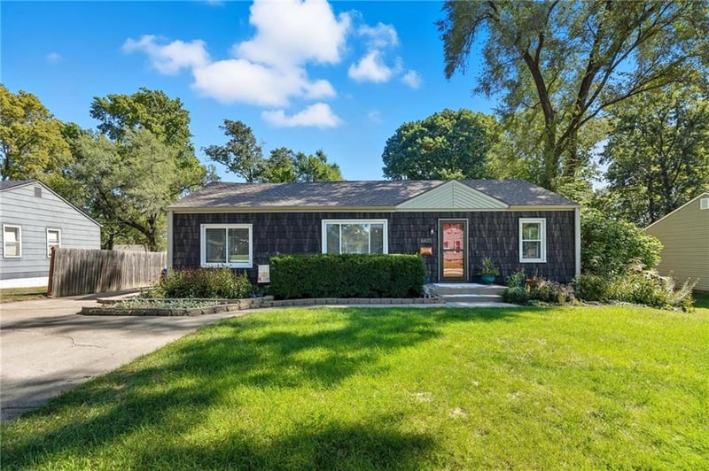 6823 Barton Dr, Shawnee, KS 66203