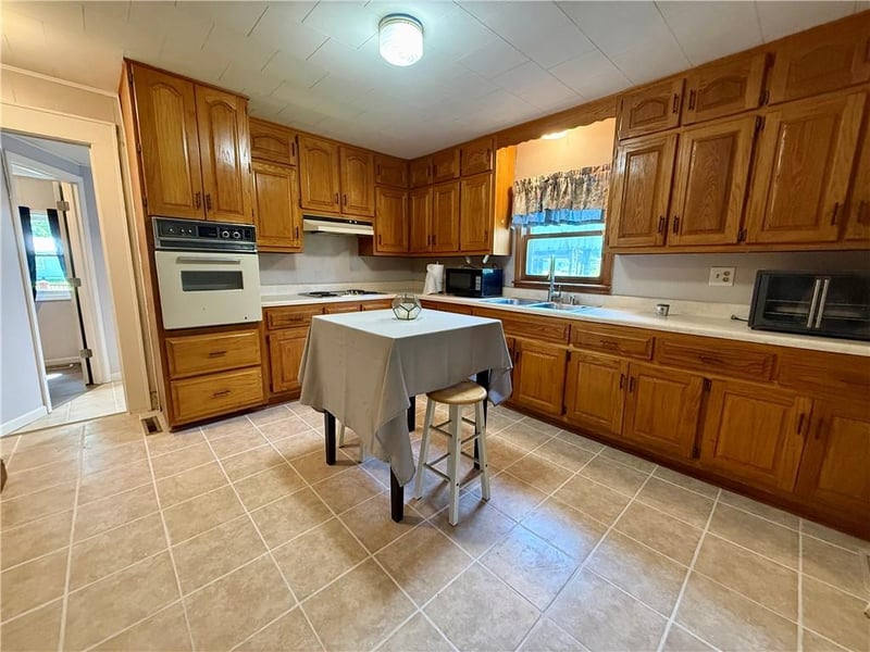305 Elm St, Sweet Springs, MO 65351
