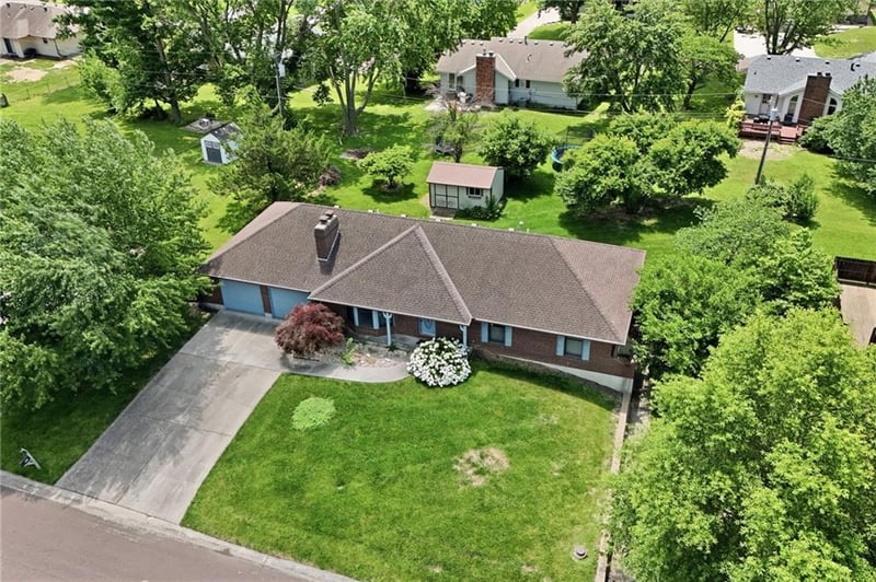 303 Dauxville Dr, Richmond, MO 64085