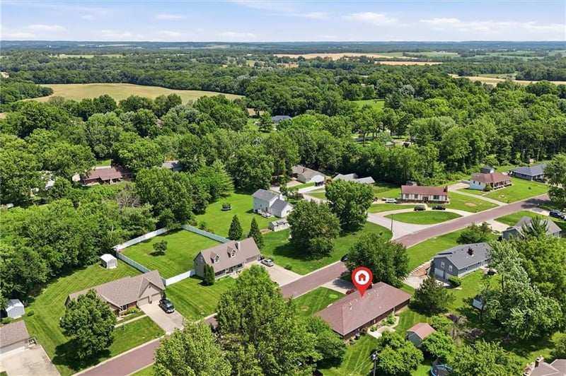 303 Dauxville Dr, Richmond, MO 64085