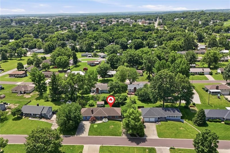 303 Dauxville Dr, Richmond, MO 64085