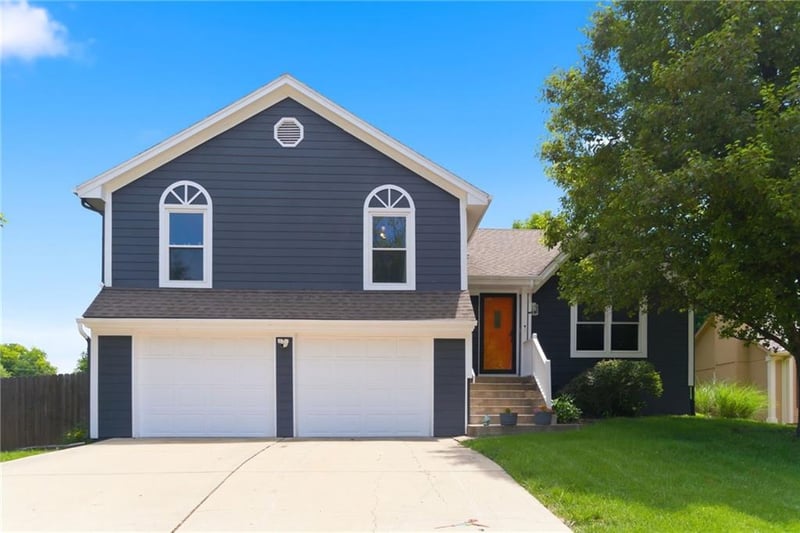 1012 Pennington Pl, Blue Springs, MO 64015