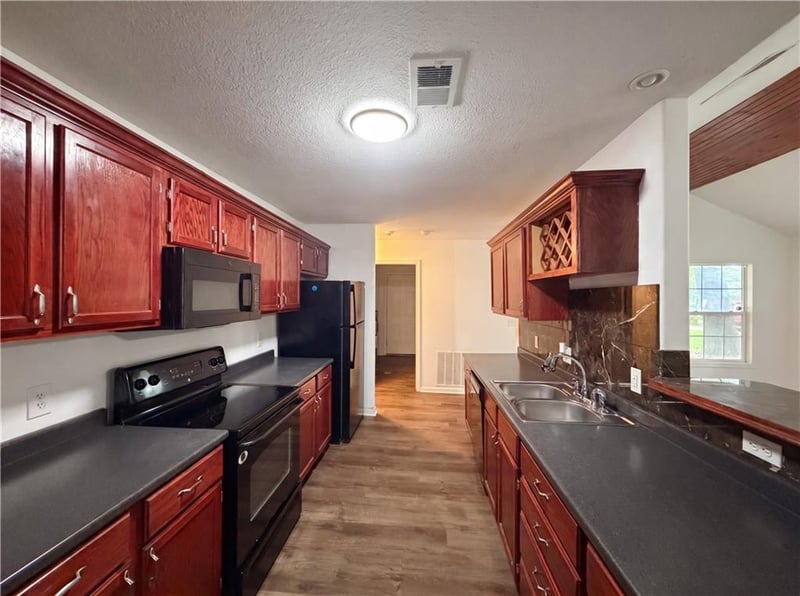 905 Butler Ter, Harrisonville, MO 64701
