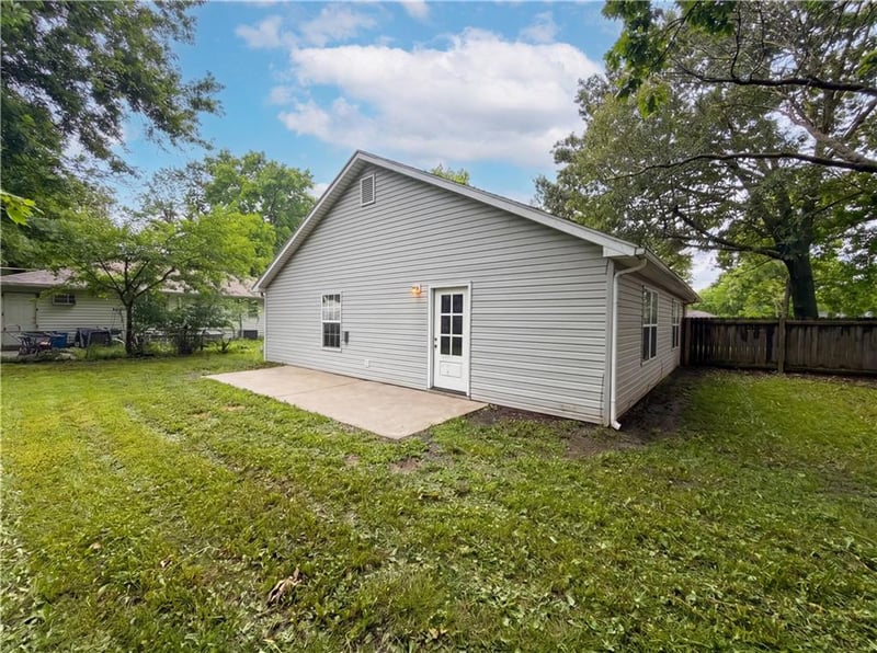 905 Butler Ter, Harrisonville, MO 64701