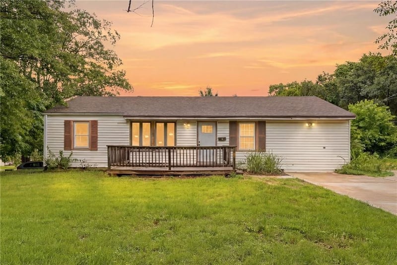 10013 Bellaire Ave, Kansas City, MO 64134