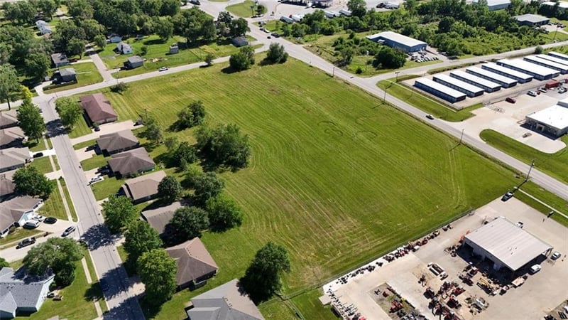 TBD Broadway St, Oak Grove, MO 64075