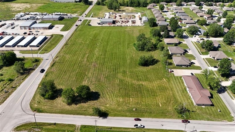 TBD Broadway St, Oak Grove, MO 64075