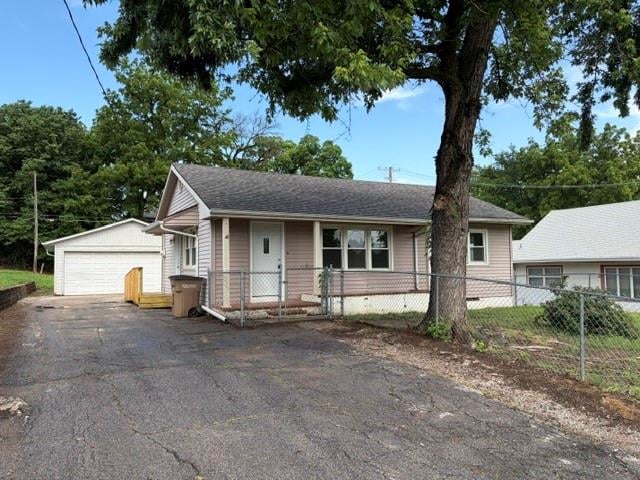1605 6th St, Atchison, KS 66002