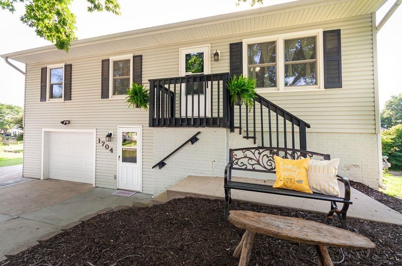 1704 Beverly Cir, Harrisonville, MO 64701