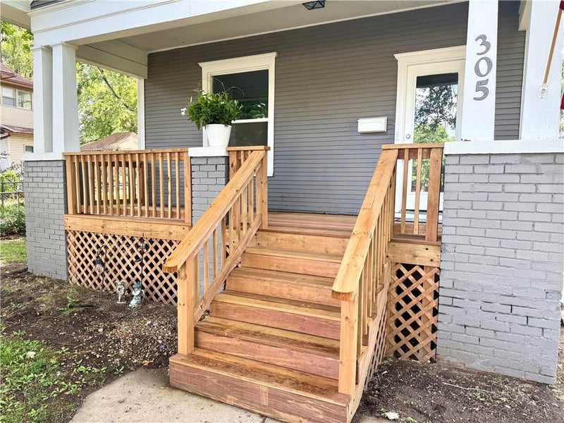 305 31st St, St Joseph, MO 64501