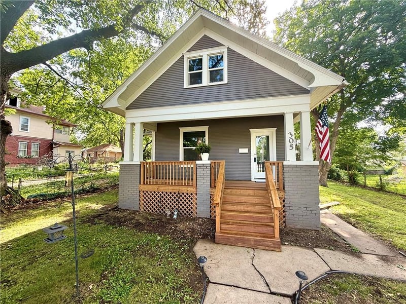 305 31st St, St Joseph, MO 64501