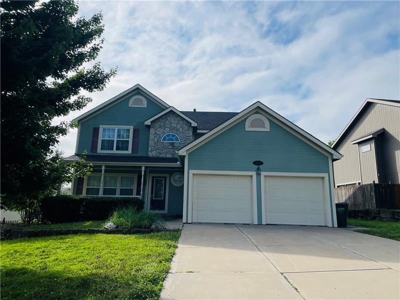 3809 Clayton Dr, Leavenworth, KS 66048