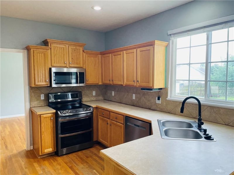 3809 Clayton Dr, Leavenworth, KS 66048